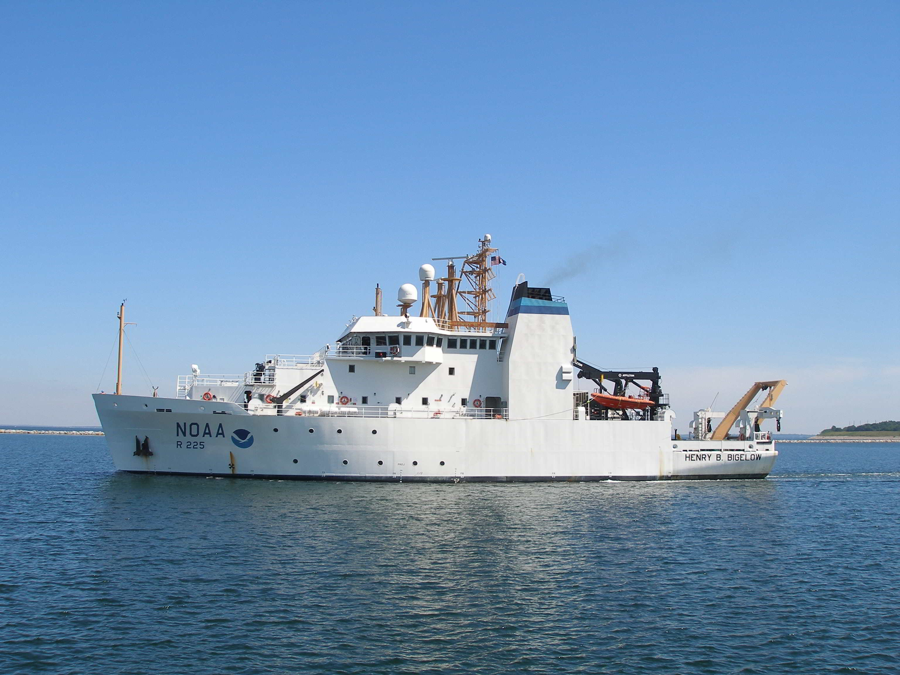 NOAA Research vessel Henry B. Bigelow. Photo from NOAA website.